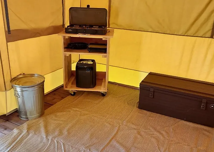 Onlycamp De Chamarges مكان تخييم *