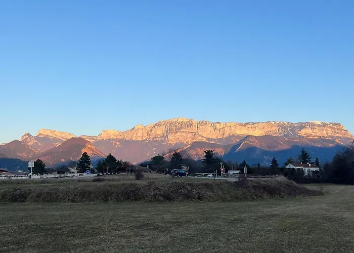 Onlycamp De Chamarges مكان تخييم *