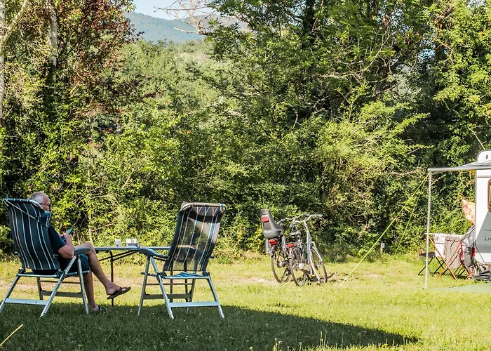 Onlycamp De Chamarges مكان تخييم *